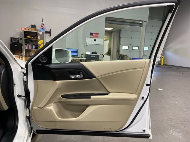 Used 2015 Honda Accord EX image 28