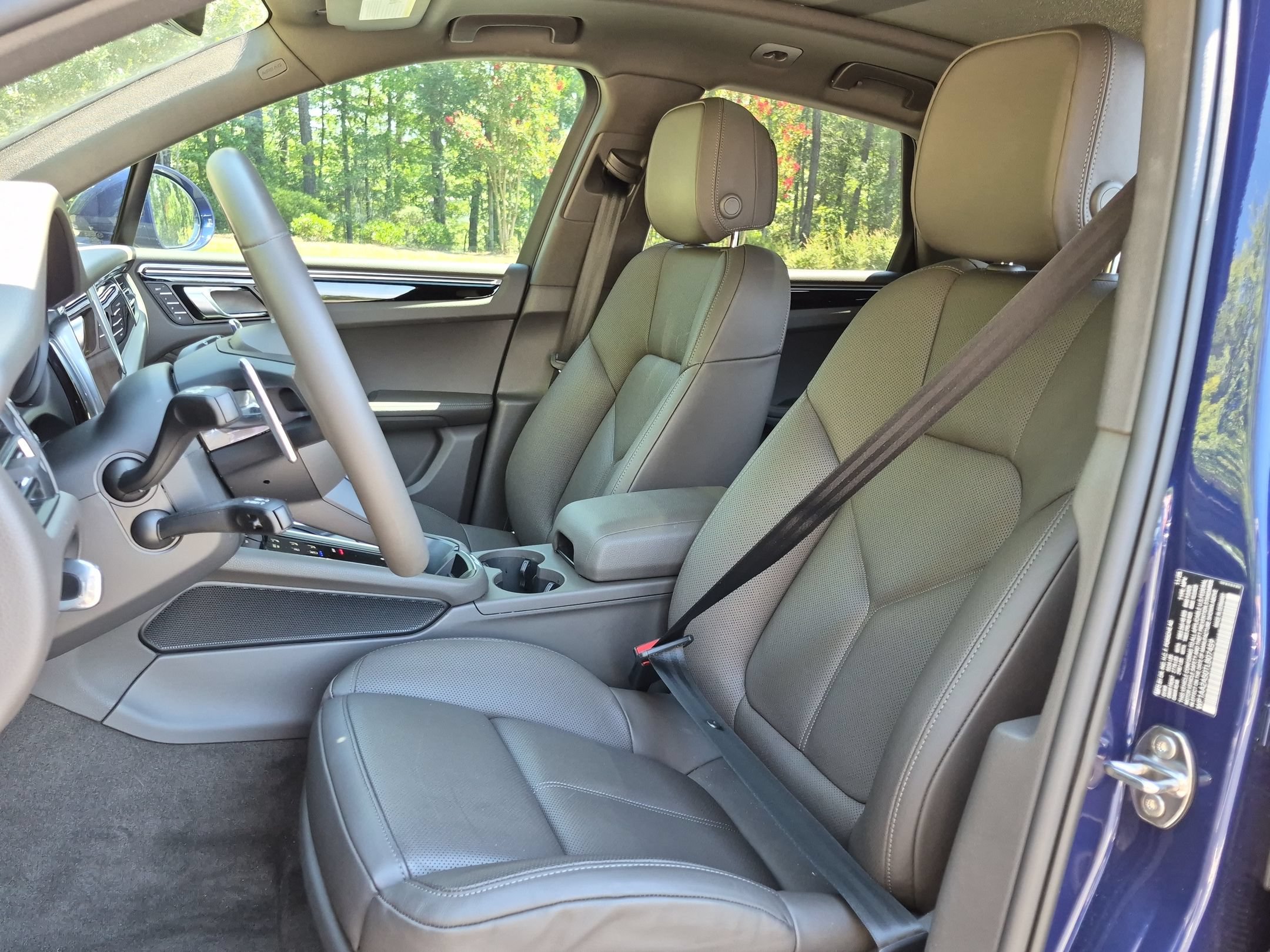 Certified 2026 Porsche Macan AWD/4WD image 5