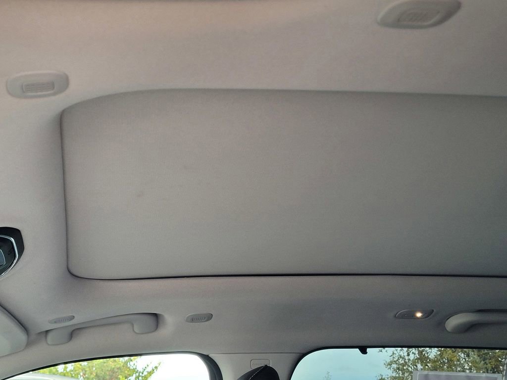 Used 2024 Jeep Grand Cherokee Limited w/ Luxury Tech Group II image 13