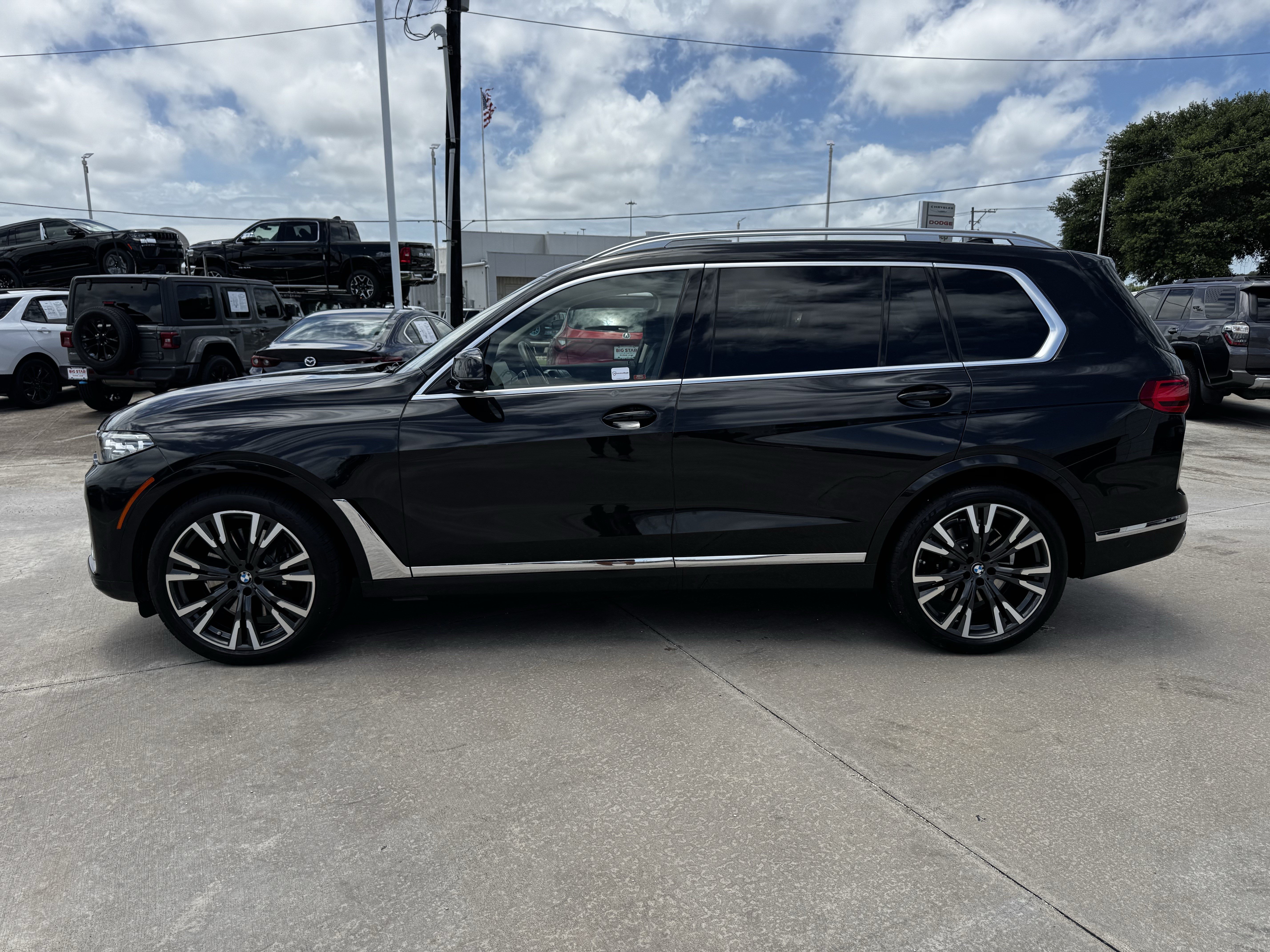 Used 2022 BMW X7 xDrive40i w/ Premium Package AWD/4WD image 7