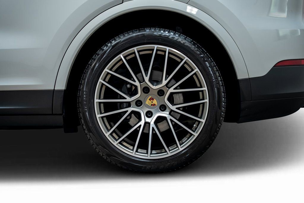 Used 2022 Porsche Cayenne S Platinum image 24