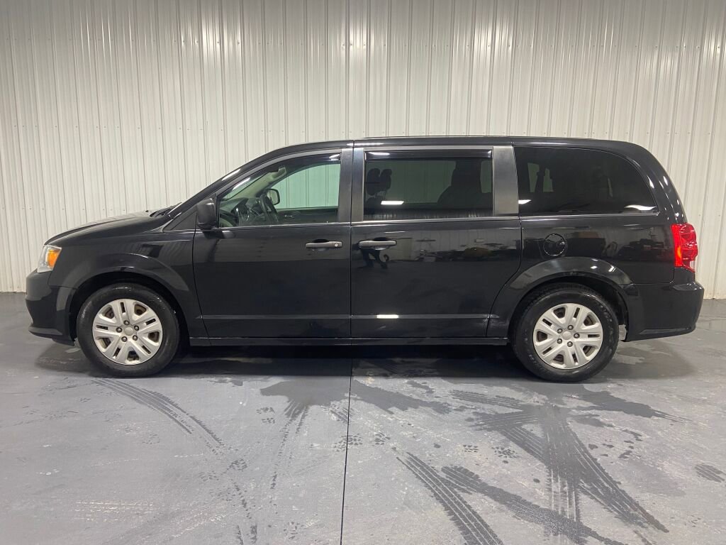 Used 2019 Dodge Grand Caravan SE image 4