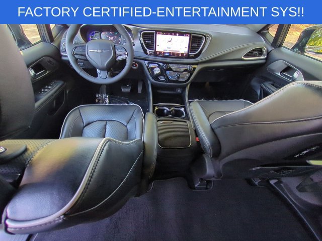 Certified 2023 Chrysler Pacifica Limited w/ Uconnect Theater Family Group FWD image 33