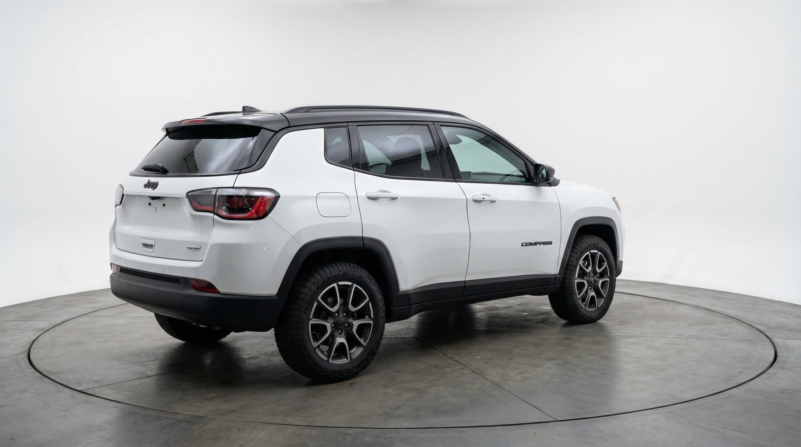 Used 2025 Jeep Compass Trailhawk w/ Trailer Tow Group image 9
