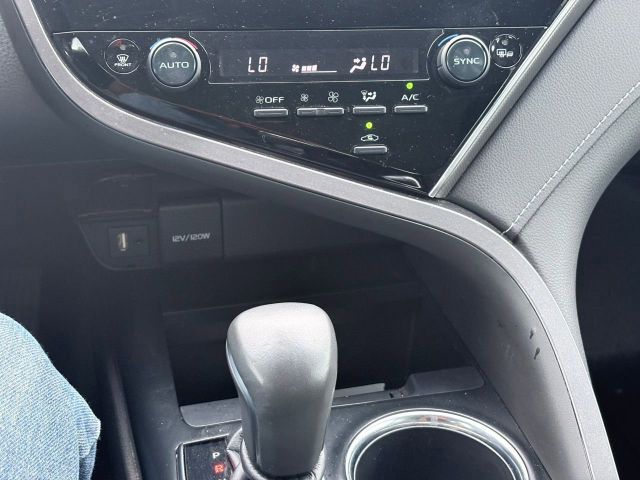 Used 2018 Toyota Camry XSE FWD image 11