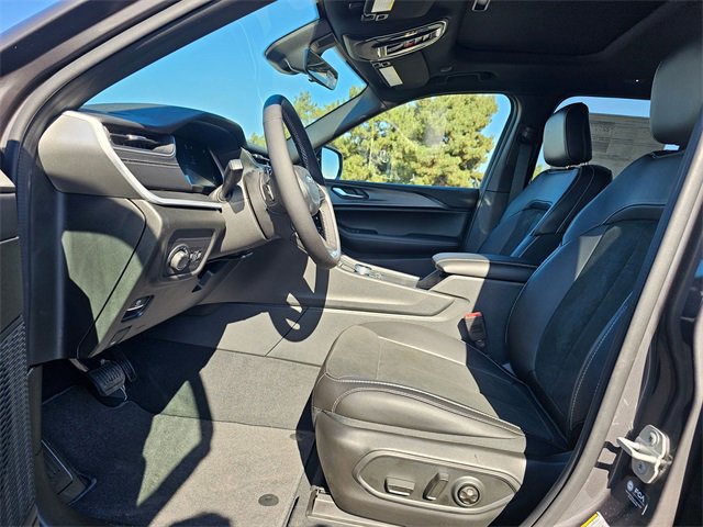 New 2025 Jeep Grand Cherokee Altitude image 11