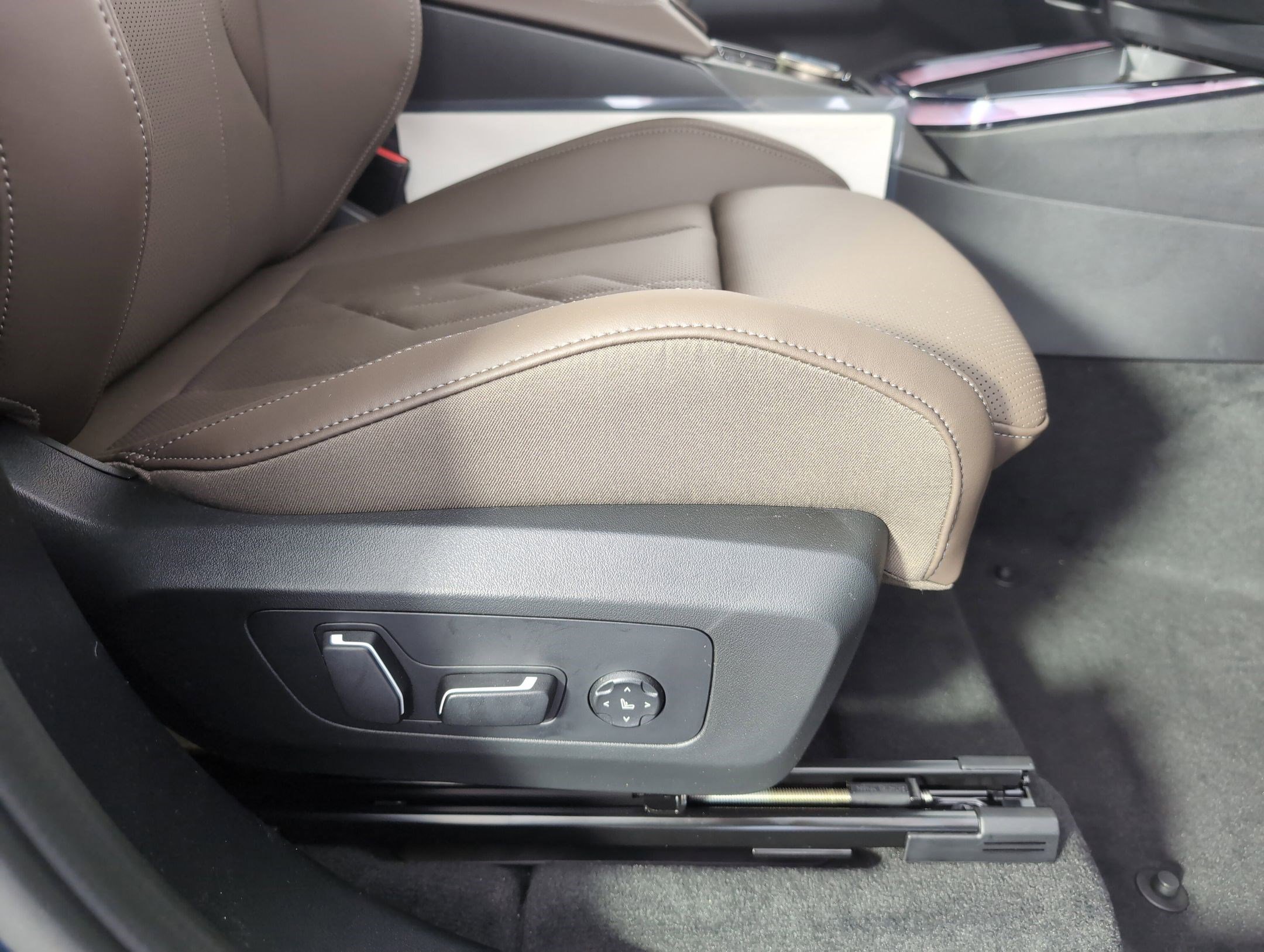 Used 2025 BMW X3 xDrive30i w/ Premium Package image 30