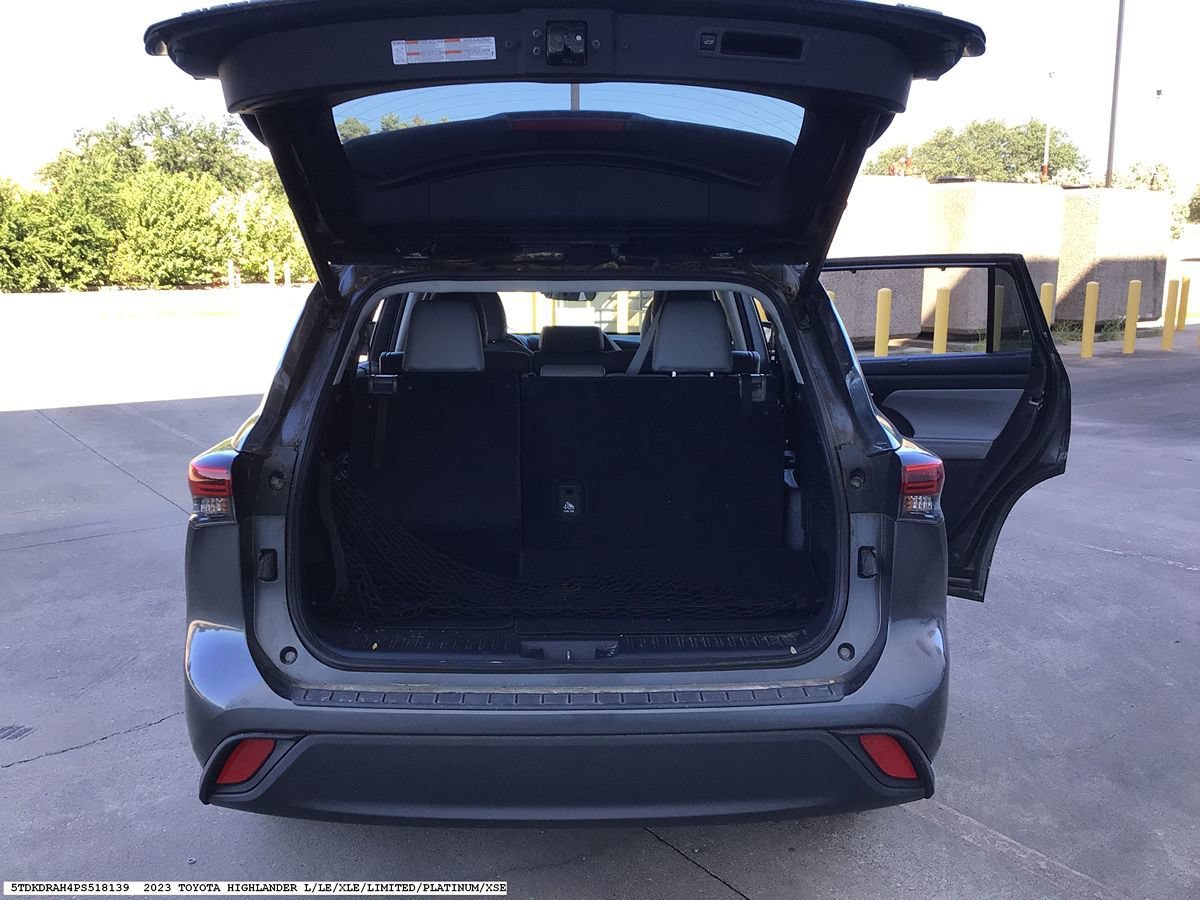 Used 2023 Toyota Highlander XLE FWD image 12
