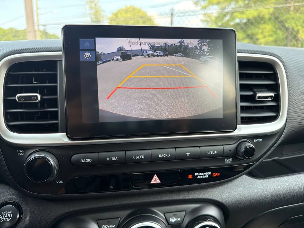 Used 2024 Hyundai Venue SEL FWD image 11