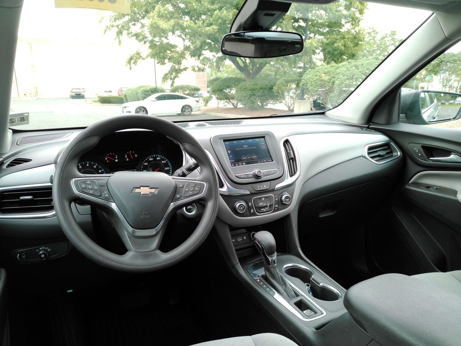 Used 2023 Chevrolet Equinox LS FWD image 9