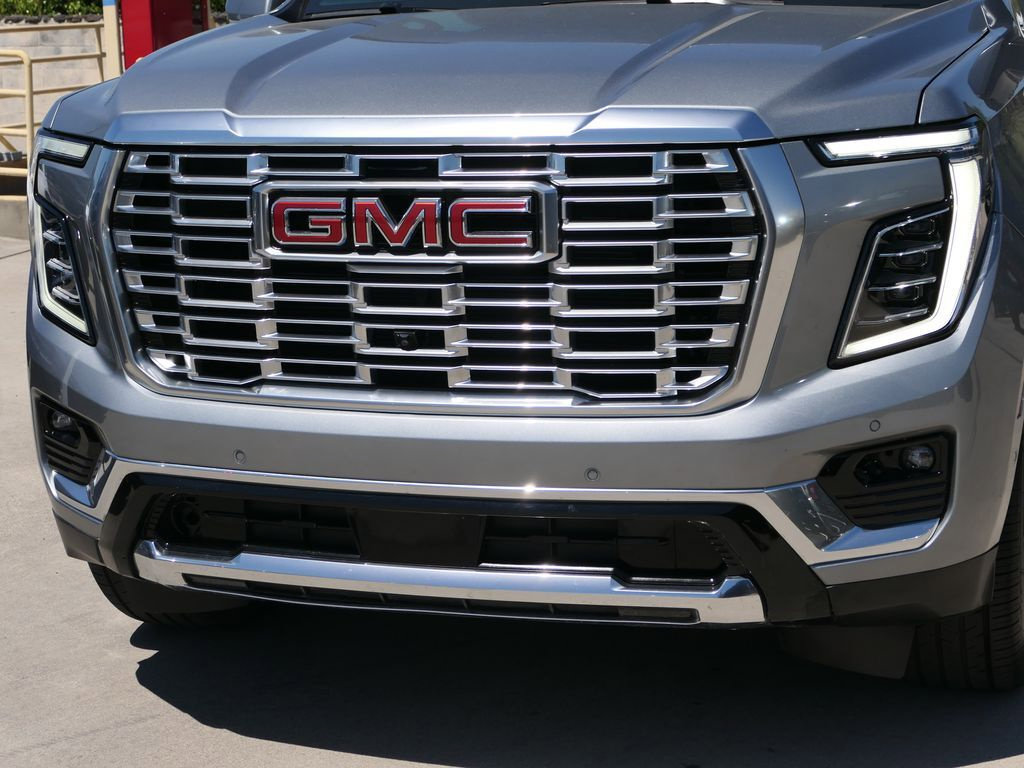 Used 2025 GMC Yukon XL Denali AWD/4WD image 8