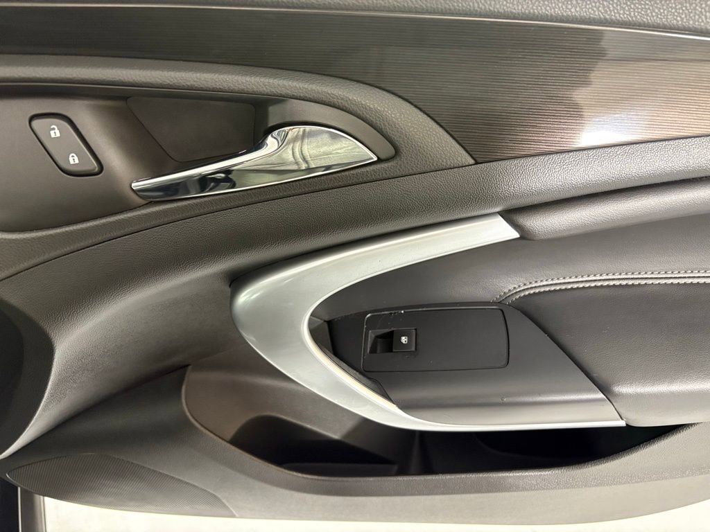 Used 2017 Buick Regal Sport Touring image 12