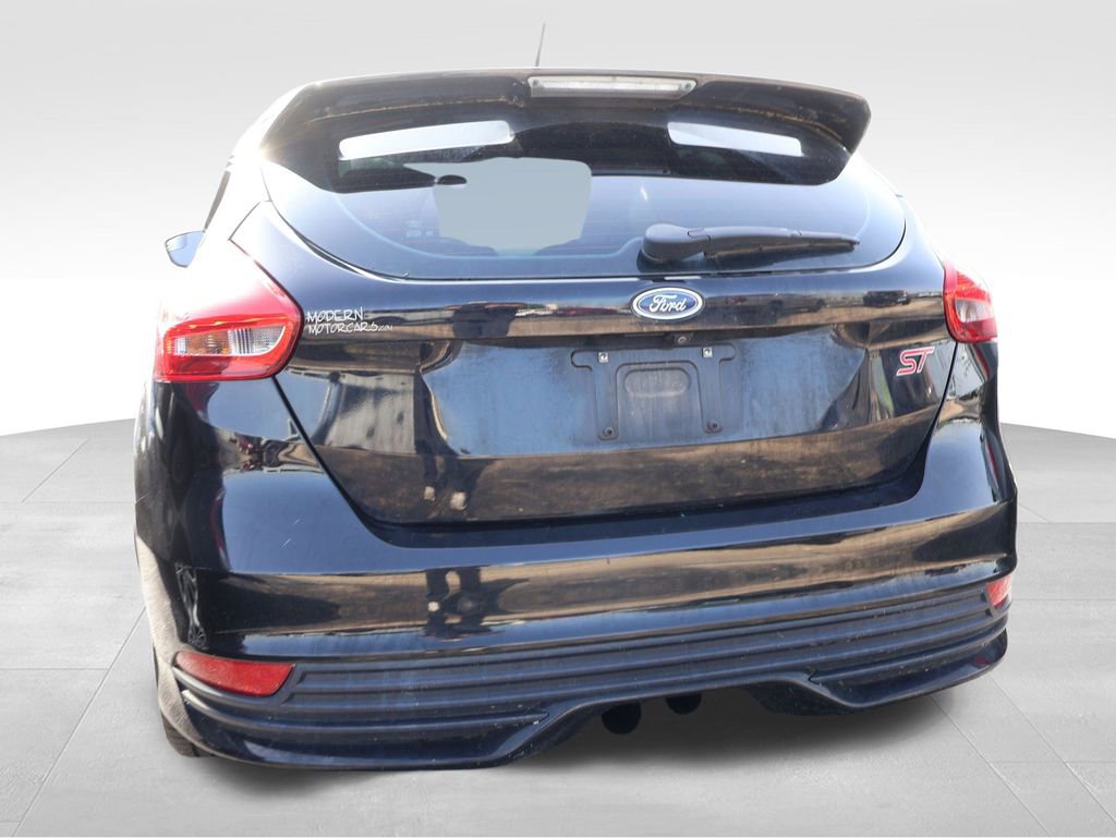 Used 2017 Ford Focus ST FWD image 5