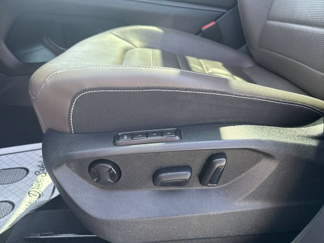 Used 2024 Volkswagen Atlas SEL AWD/4WD image 16