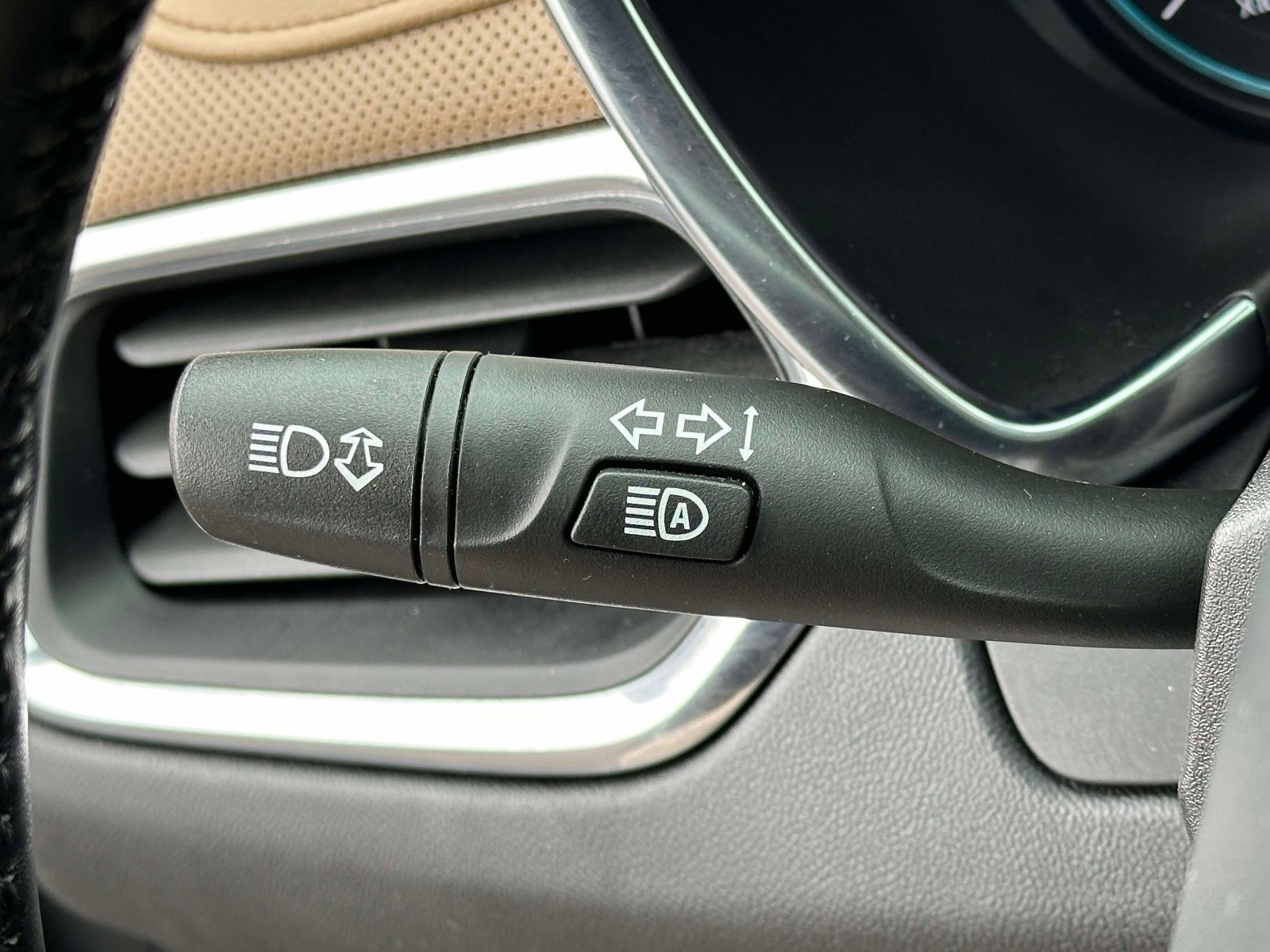 Used 2022 Chevrolet Equinox Premier image 24