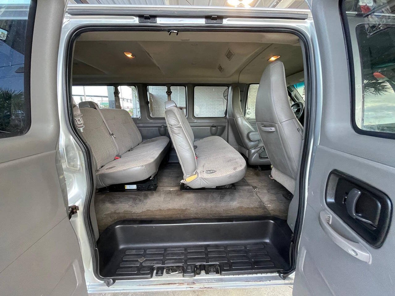 Used 2017 Chevrolet Express 3500 LT w/ LT Preferred Equipment Group RWD image 14
