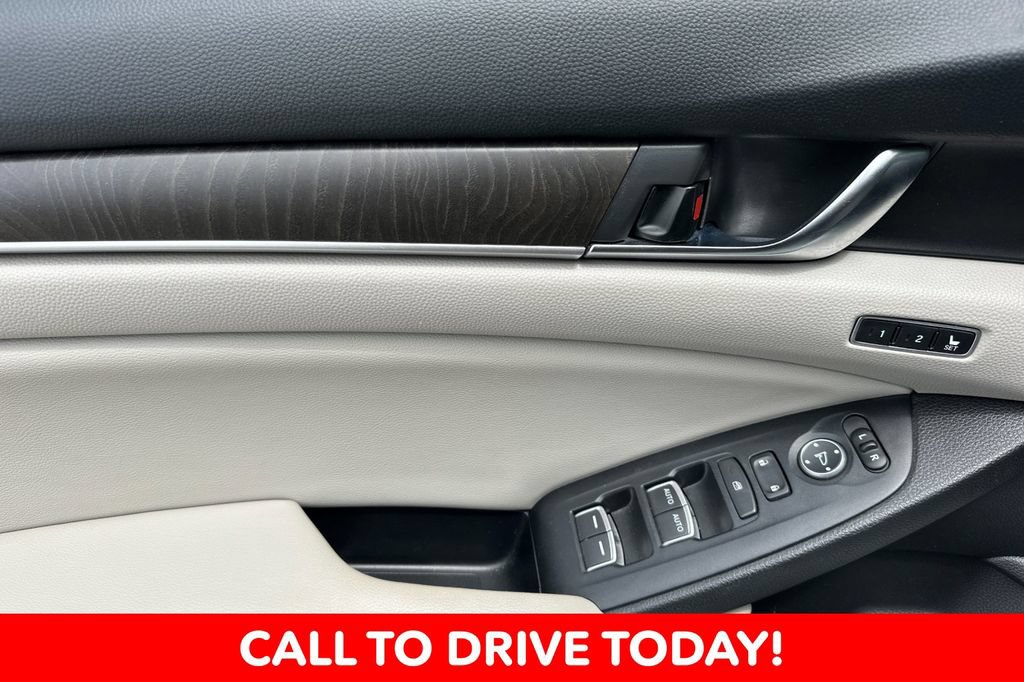Used 2018 Honda Accord Touring image 10