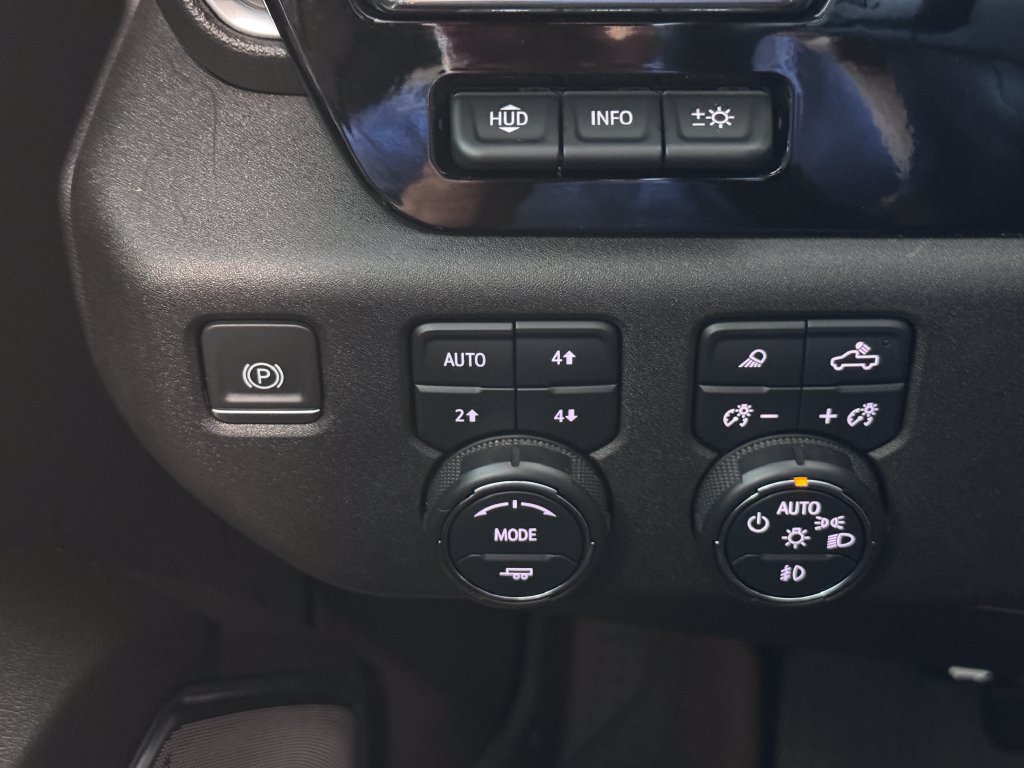 Certified 2023 Chevrolet Silverado 1500 High Country w/ High Country Premium Package AWD/4WD image 27