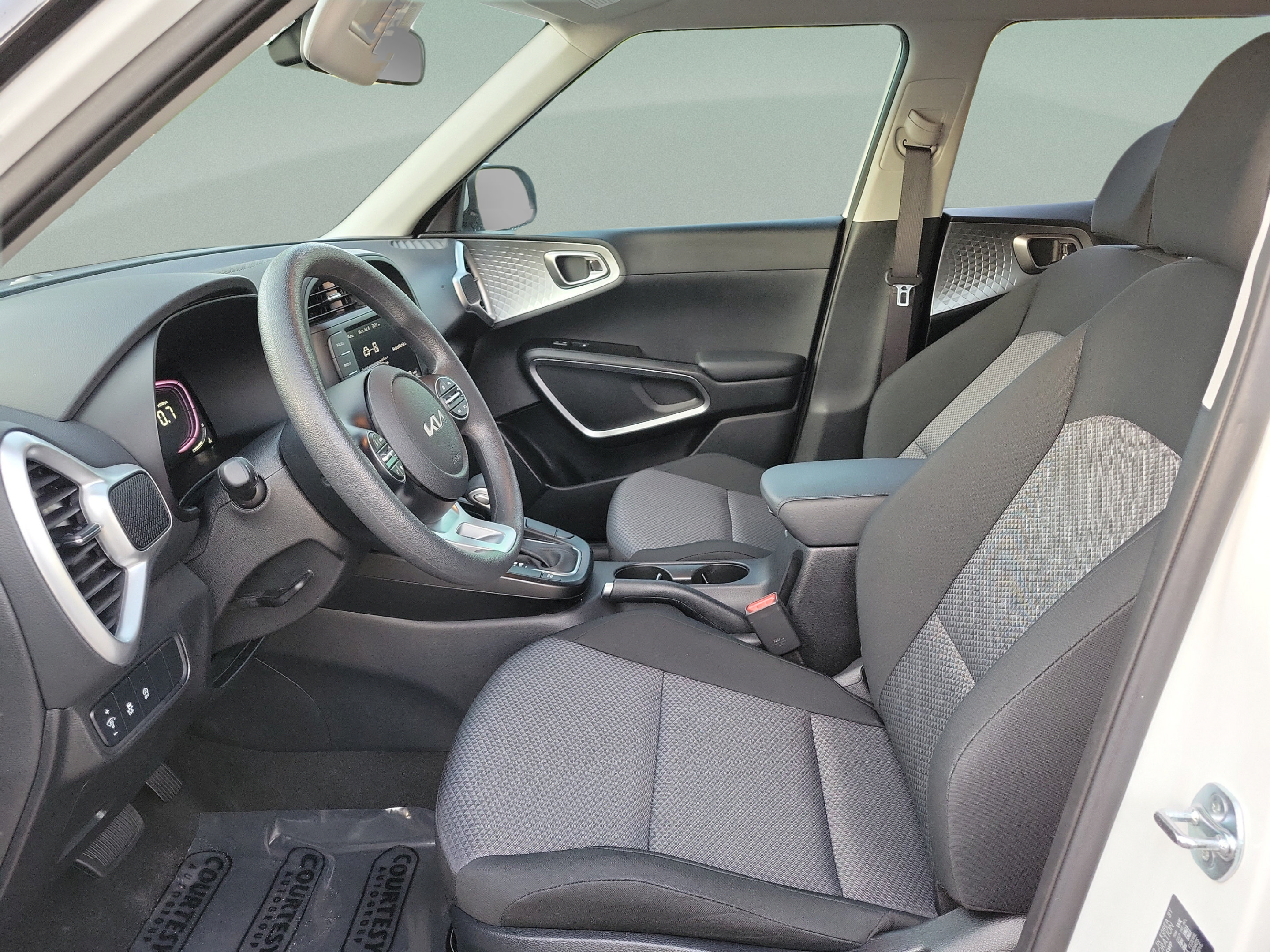 Certified 2025 Kia Soul LX w/ LX Technology Package FWD image 15