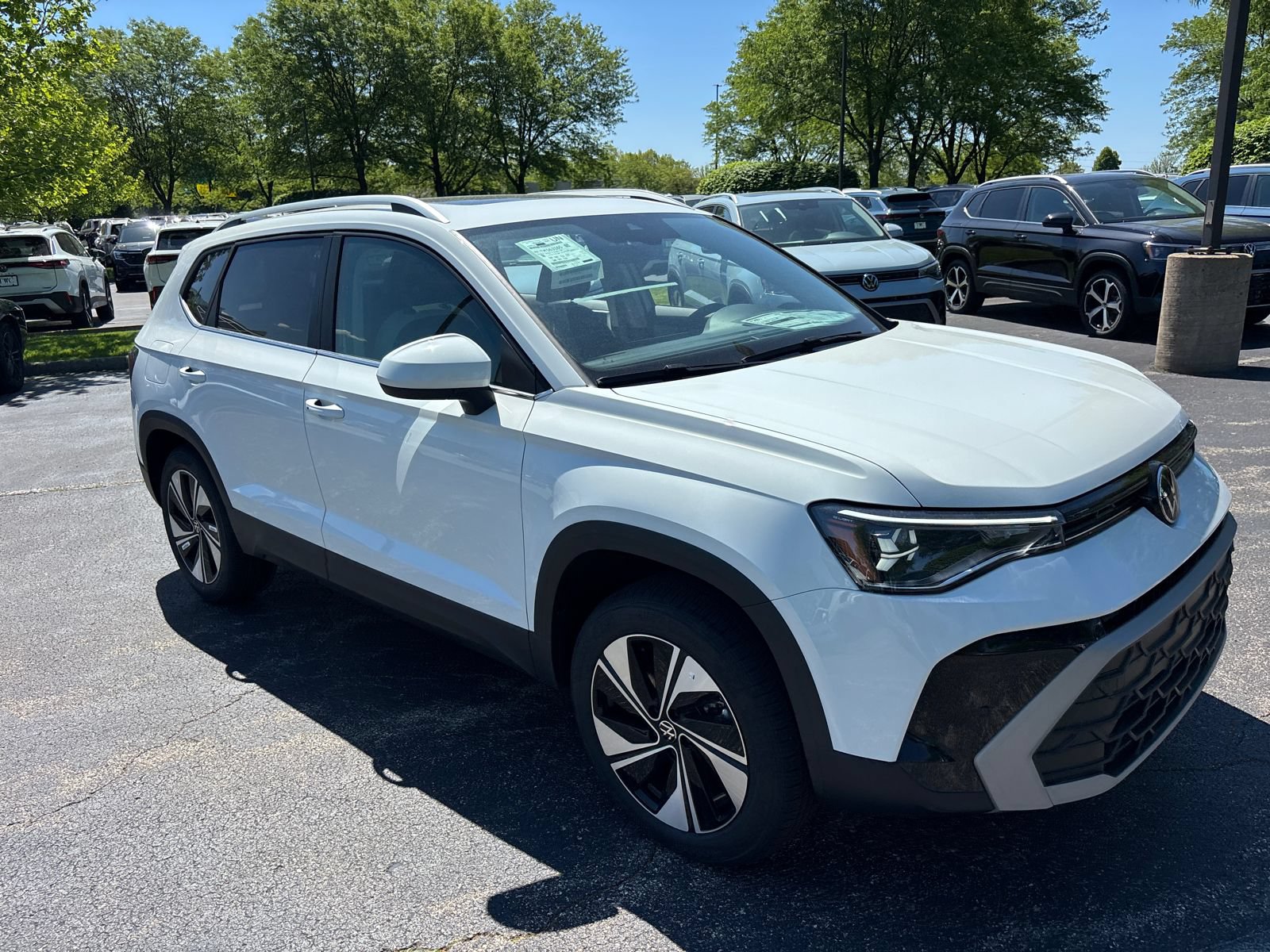 New 2026 Volkswagen Taos SE AWD/4WD image 3