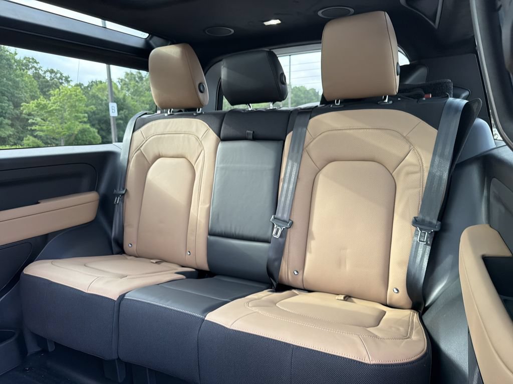 New 2026 Land Rover Defender 90 V8 AWD/4WD image 10