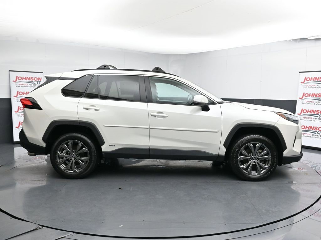 Used 2022 Toyota RAV4 XLE Premium image 9