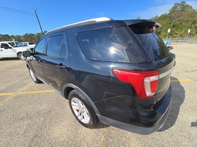 Used 2017 Ford Explorer XLT image 7