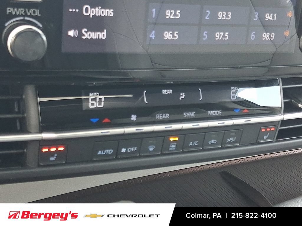 Used 2023 Toyota Sienna XLE AWD/4WD image 20