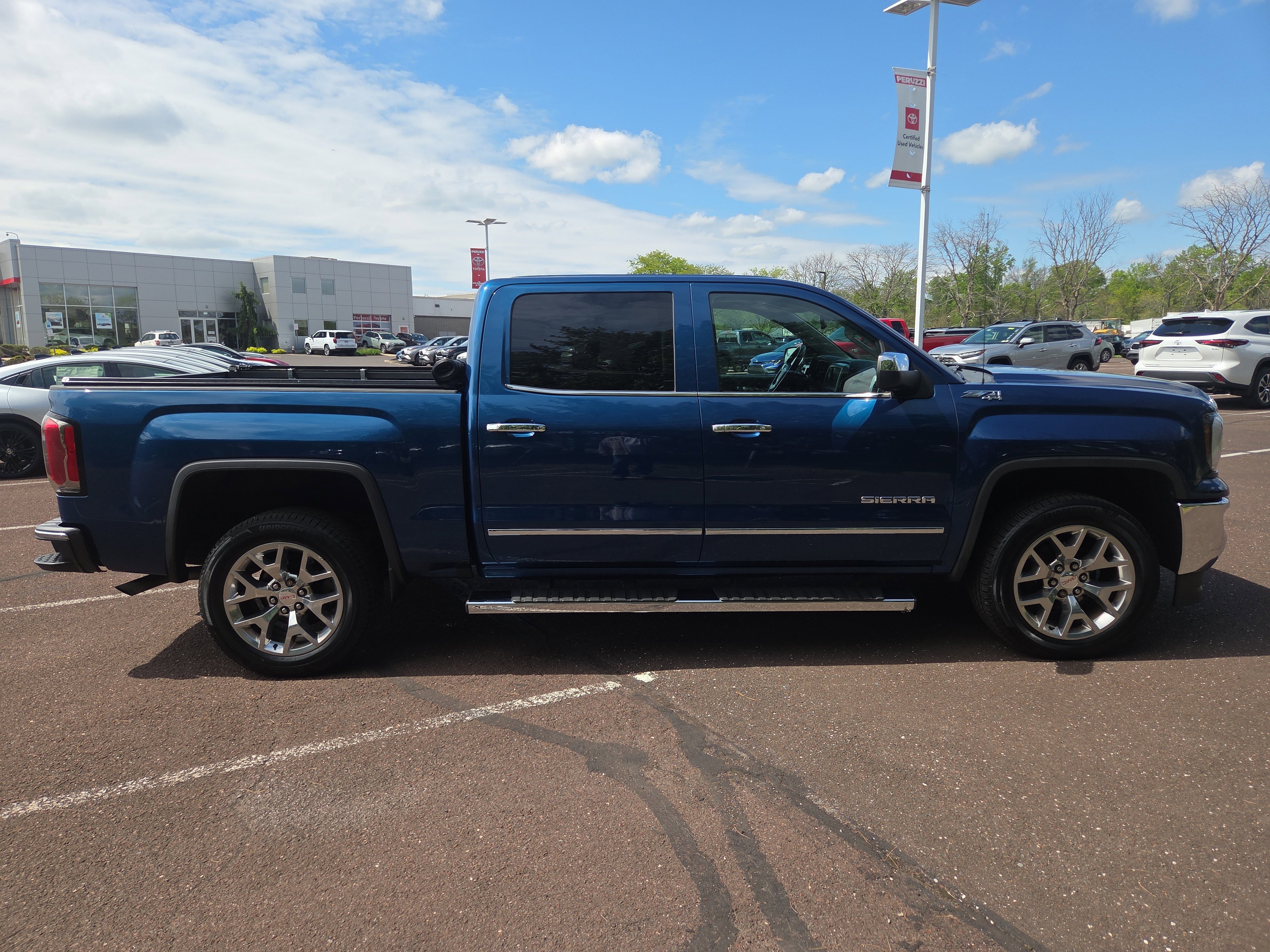 Used 2018 GMC Sierra 1500 SLT w/ SLT Premium Package AWD/4WD image 2