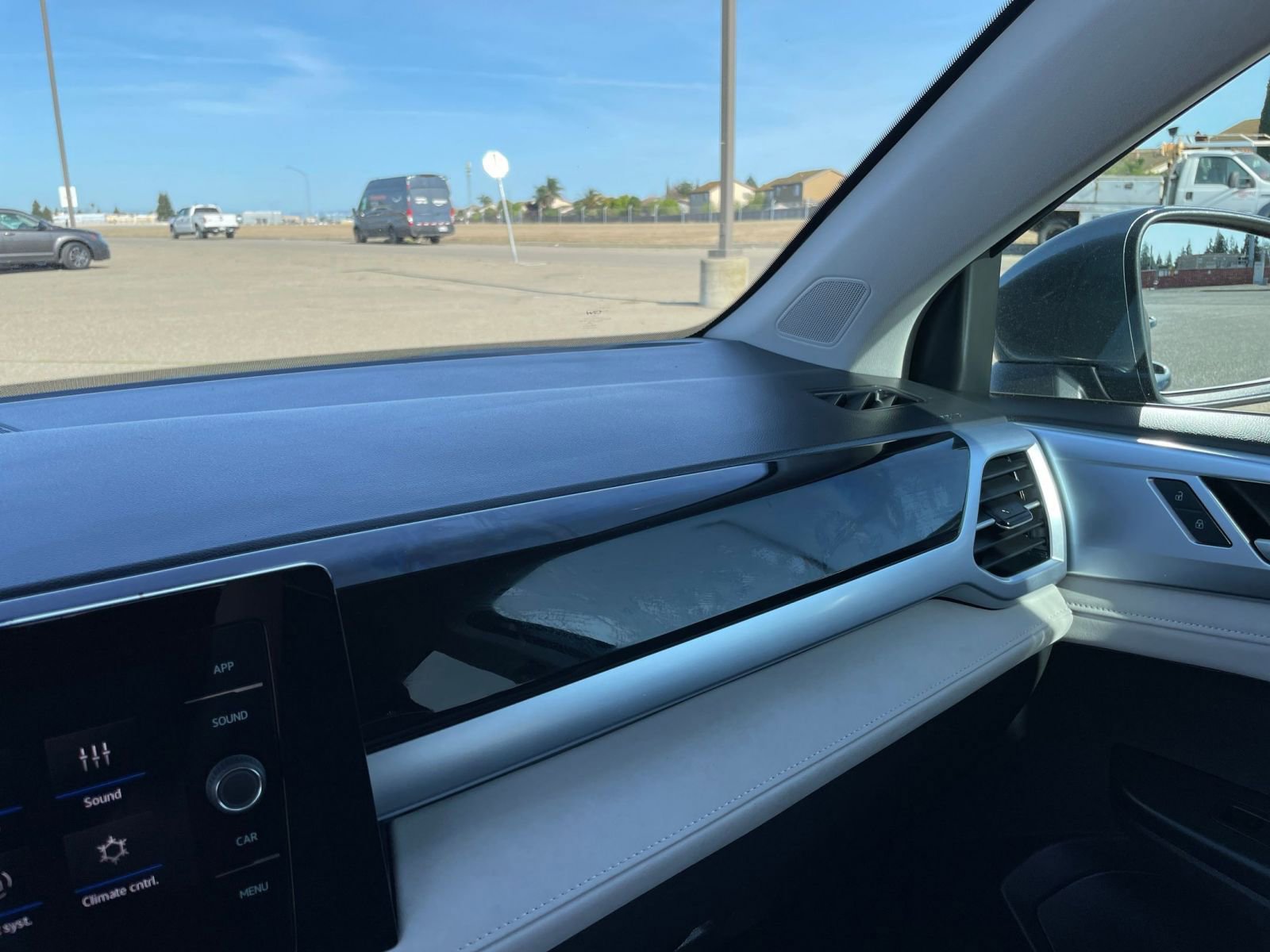 Used 2025 Volkswagen Taos SE image 36