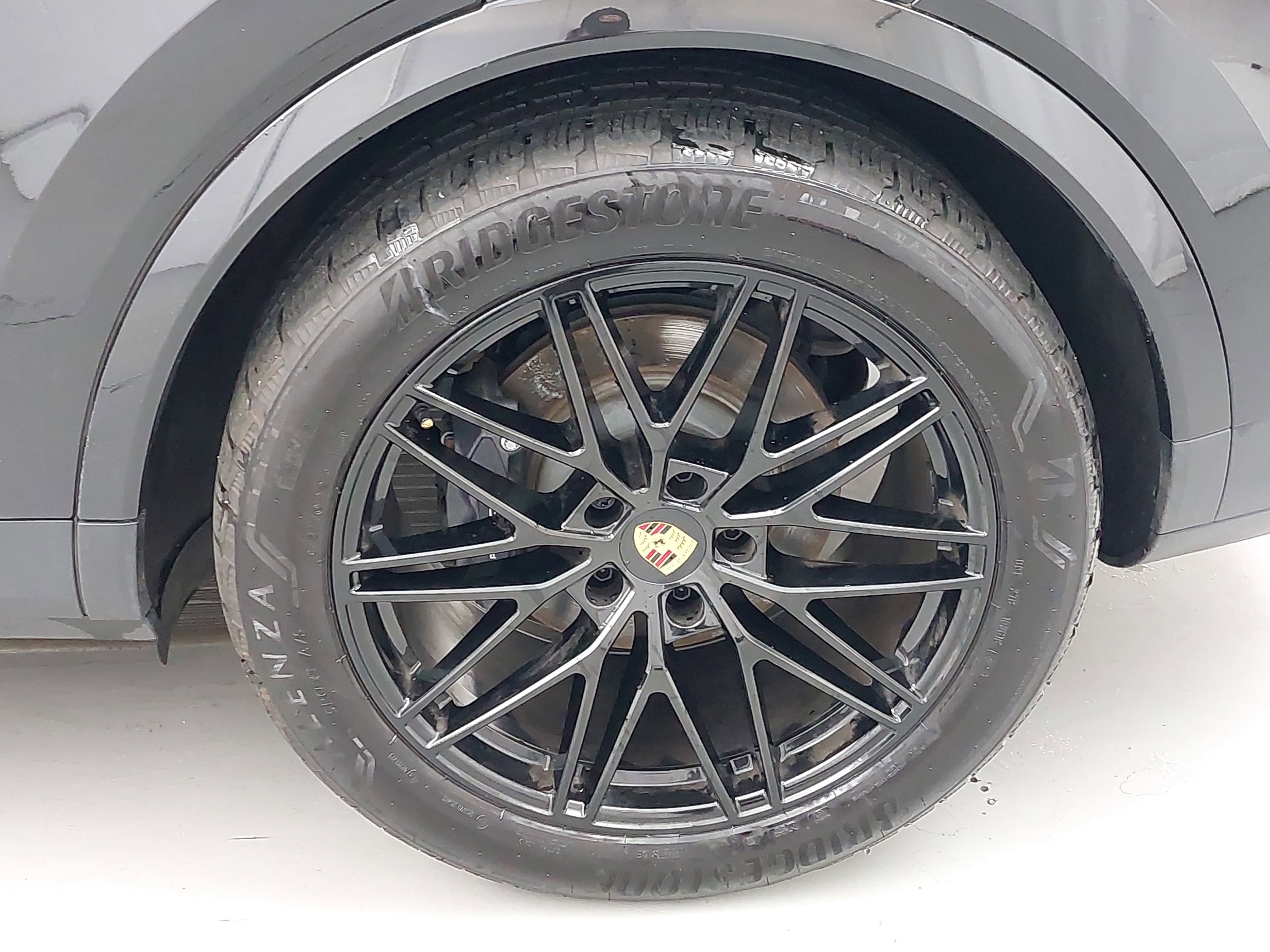Certified 2024 Porsche Cayenne Coupe AWD/4WD image 36