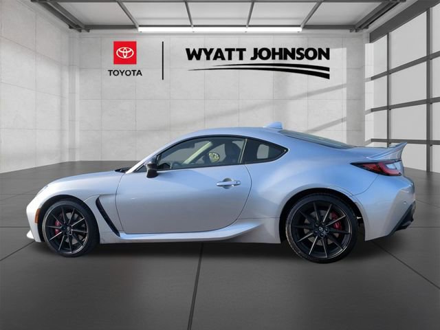 Used 2025 Toyota GR86 Premium w/ Performance Package image 2