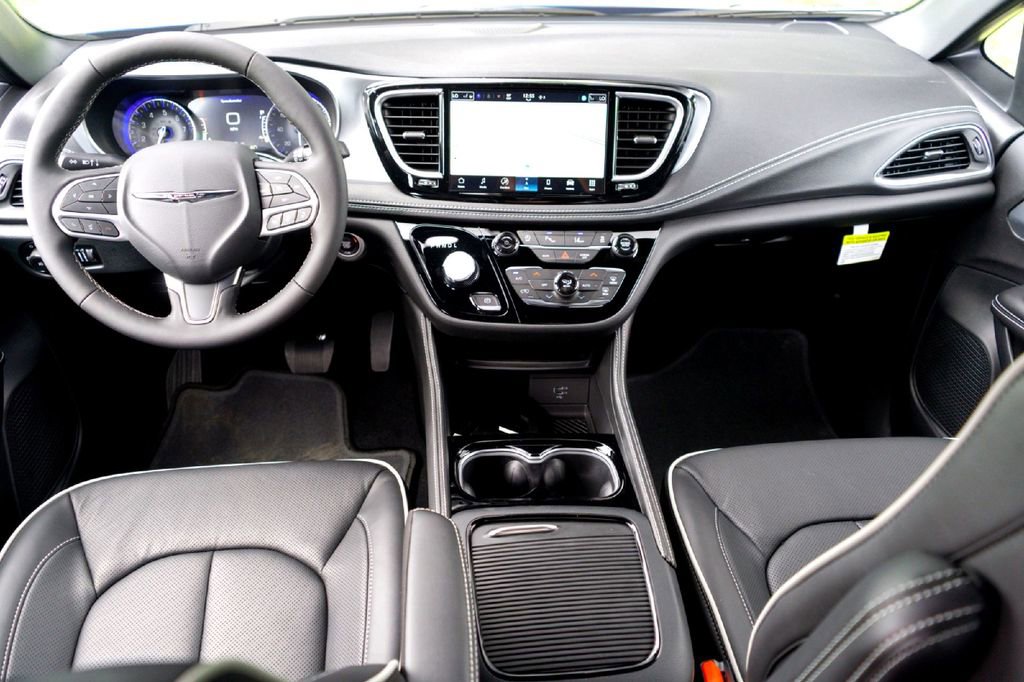 New 2026 Chrysler Pacifica Limited FWD image 21