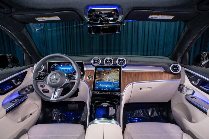 Used 2025 Mercedes-Benz GLC 300 image 26