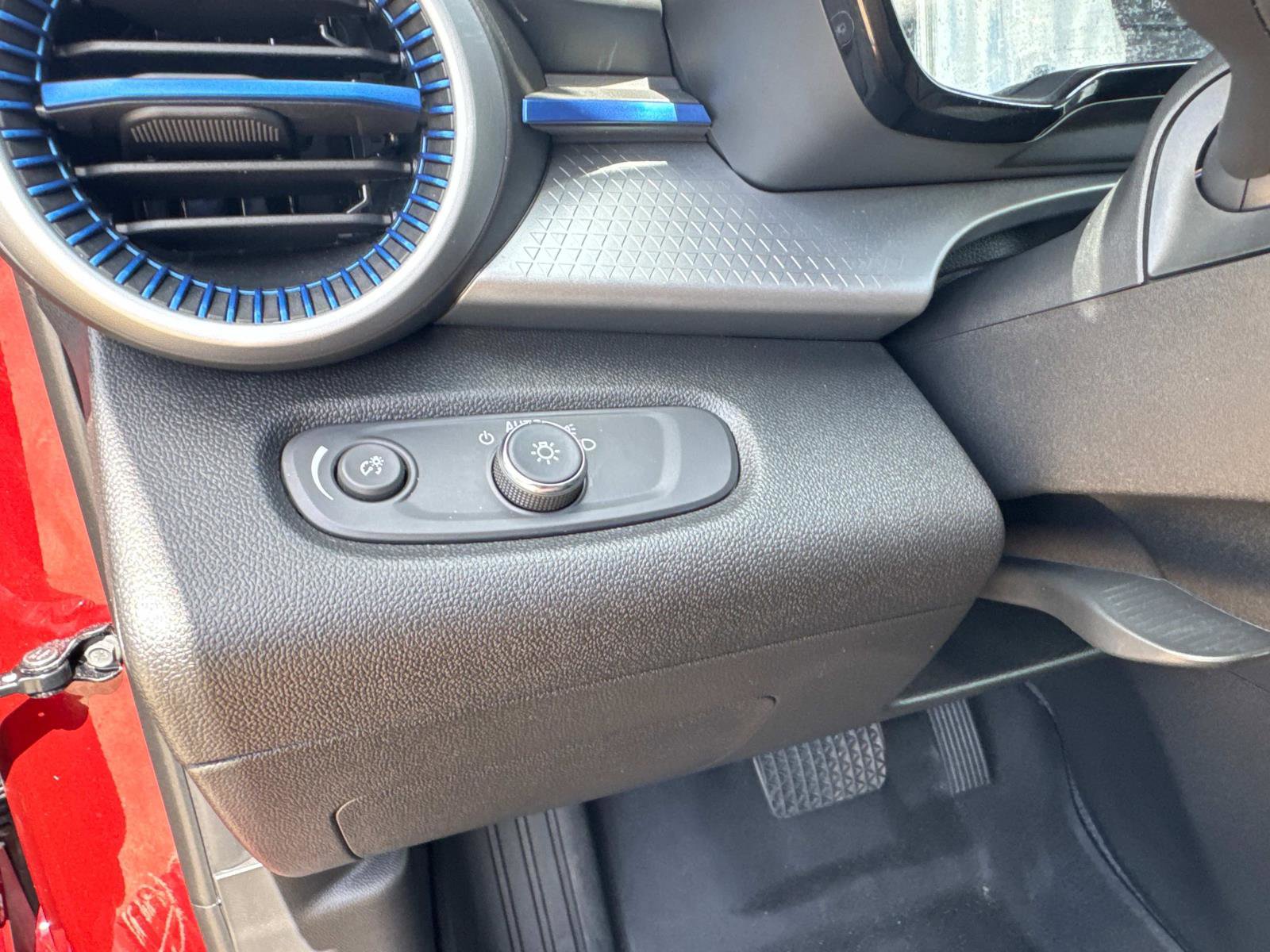 Used 2024 Chevrolet Trax LS w/ LS Convenience Package image 31