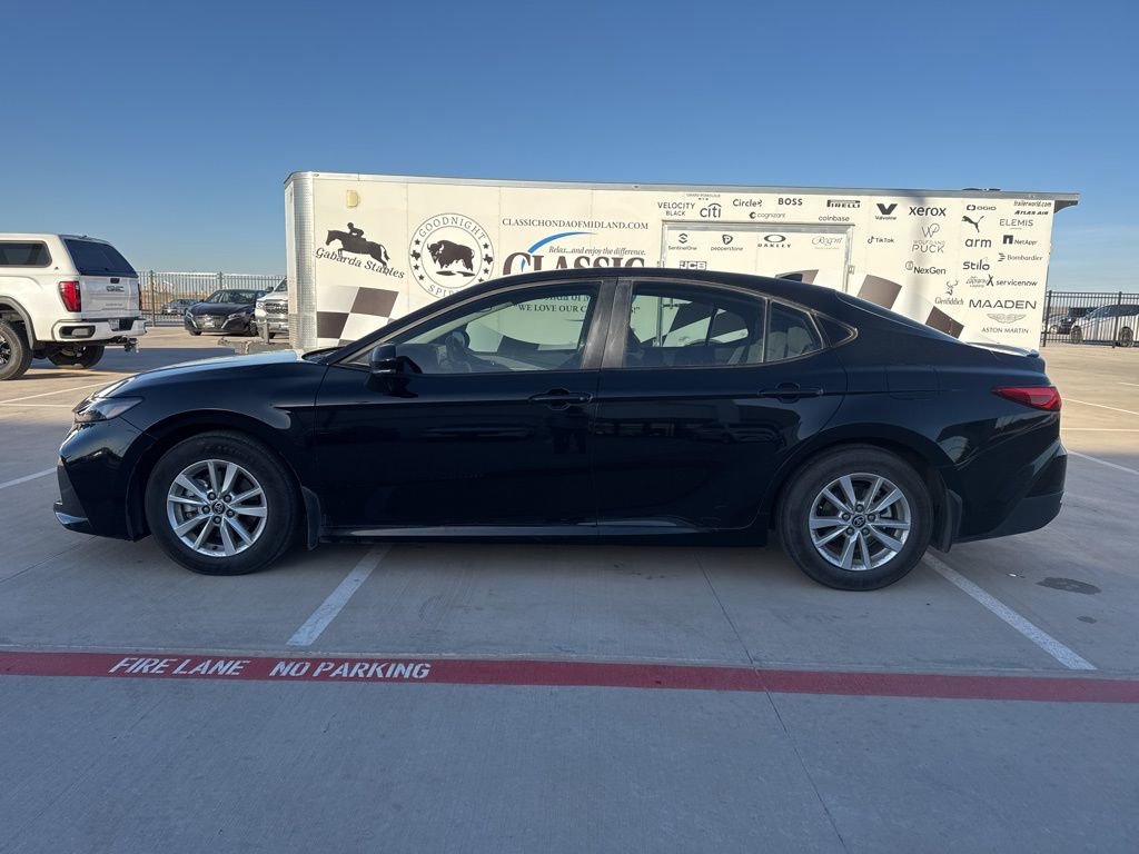 Used 2025 Toyota Camry LE image 2