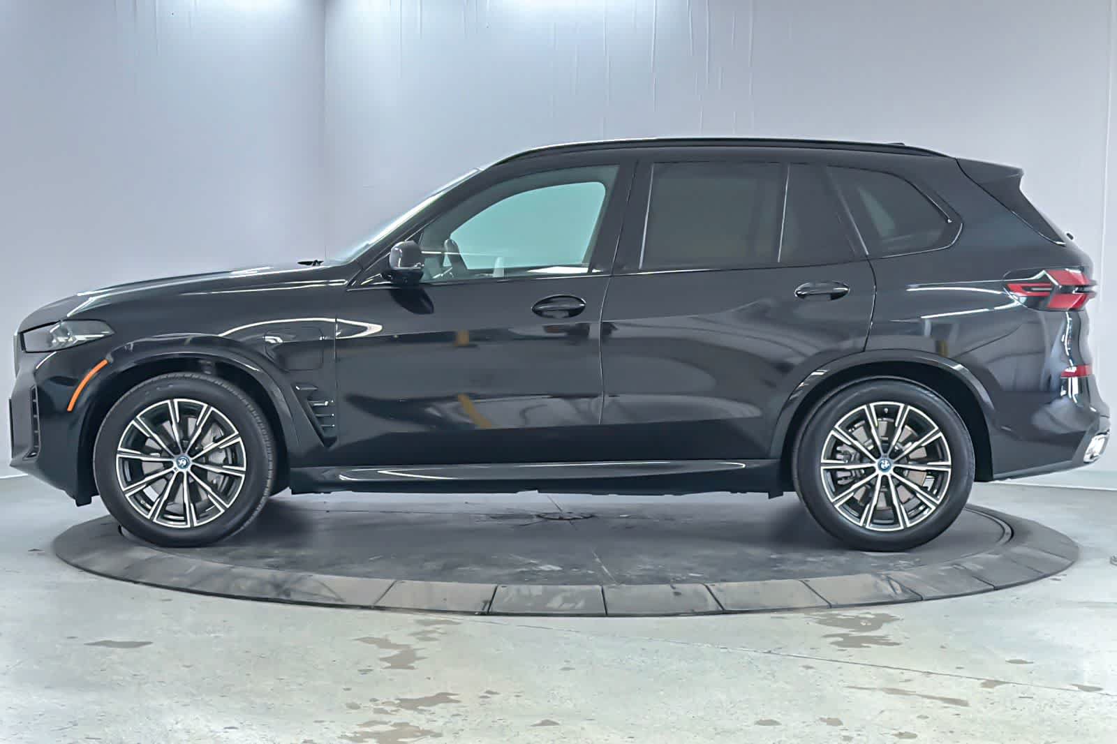 Used 2024 BMW X5 xDrive50e w/ M Sport Package AWD/4WD image 5