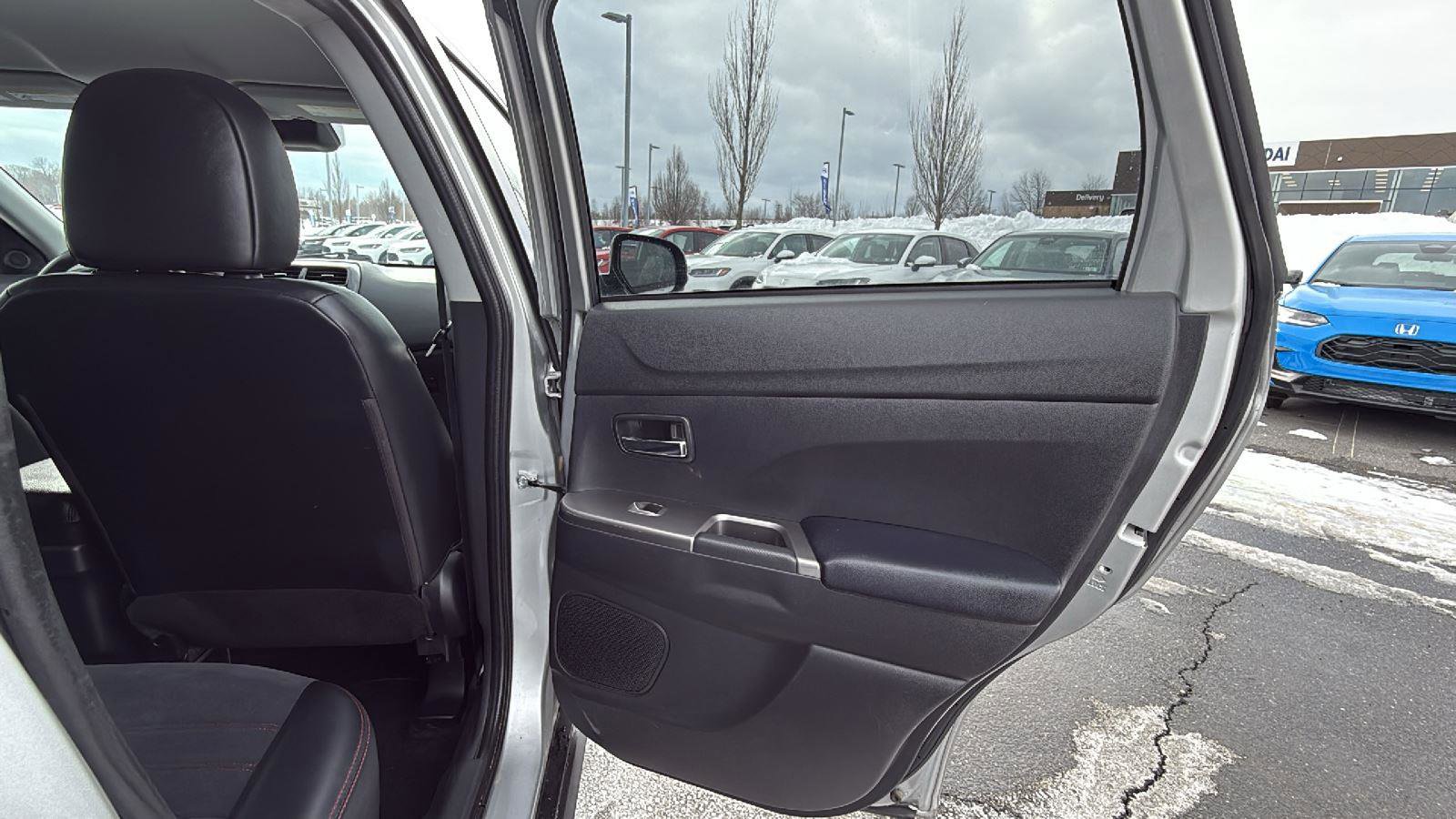 Used 2024 Mitsubishi Outlander Sport SE image 19