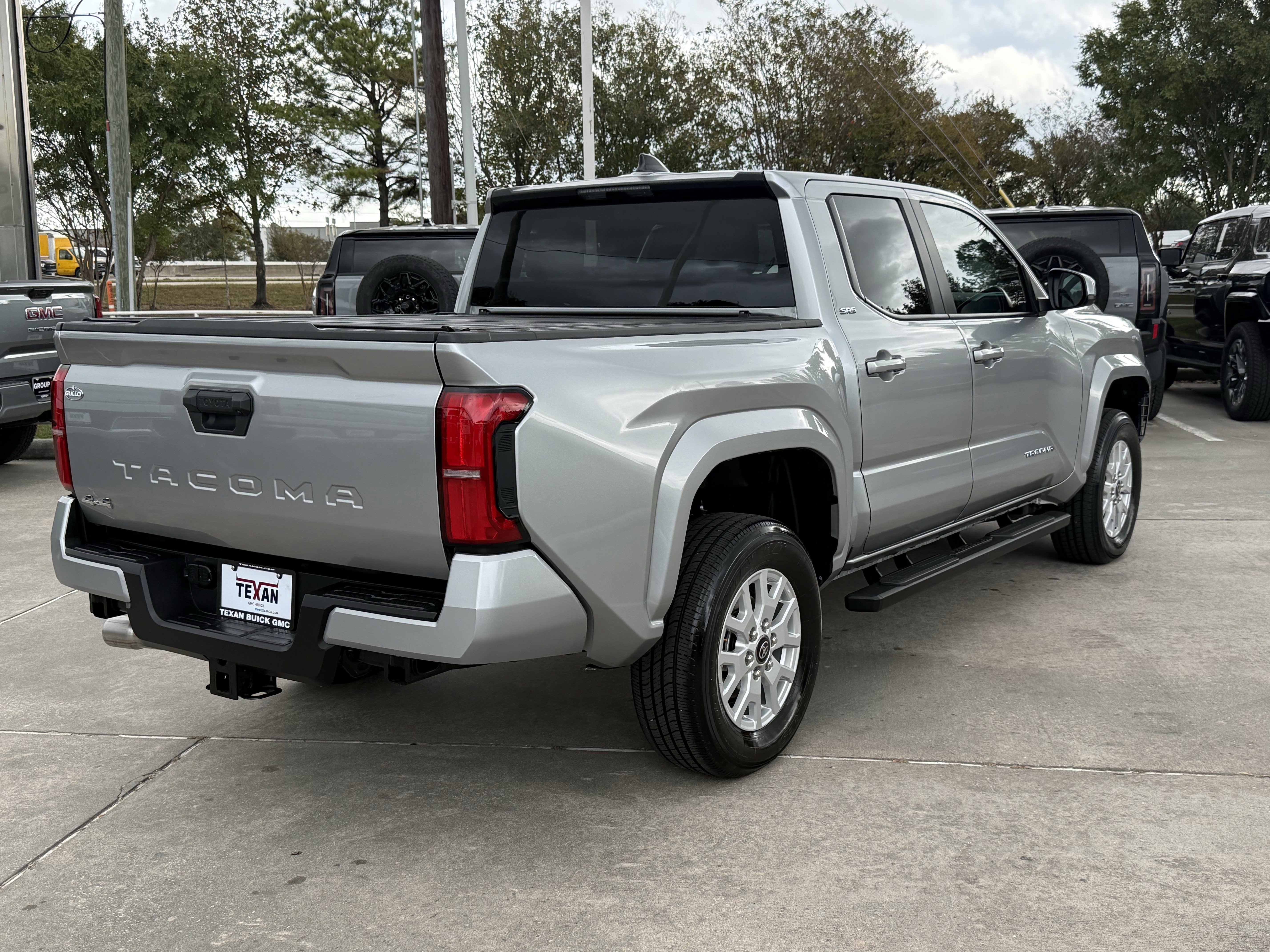 Used 2025 Toyota Tacoma SR5 image 5