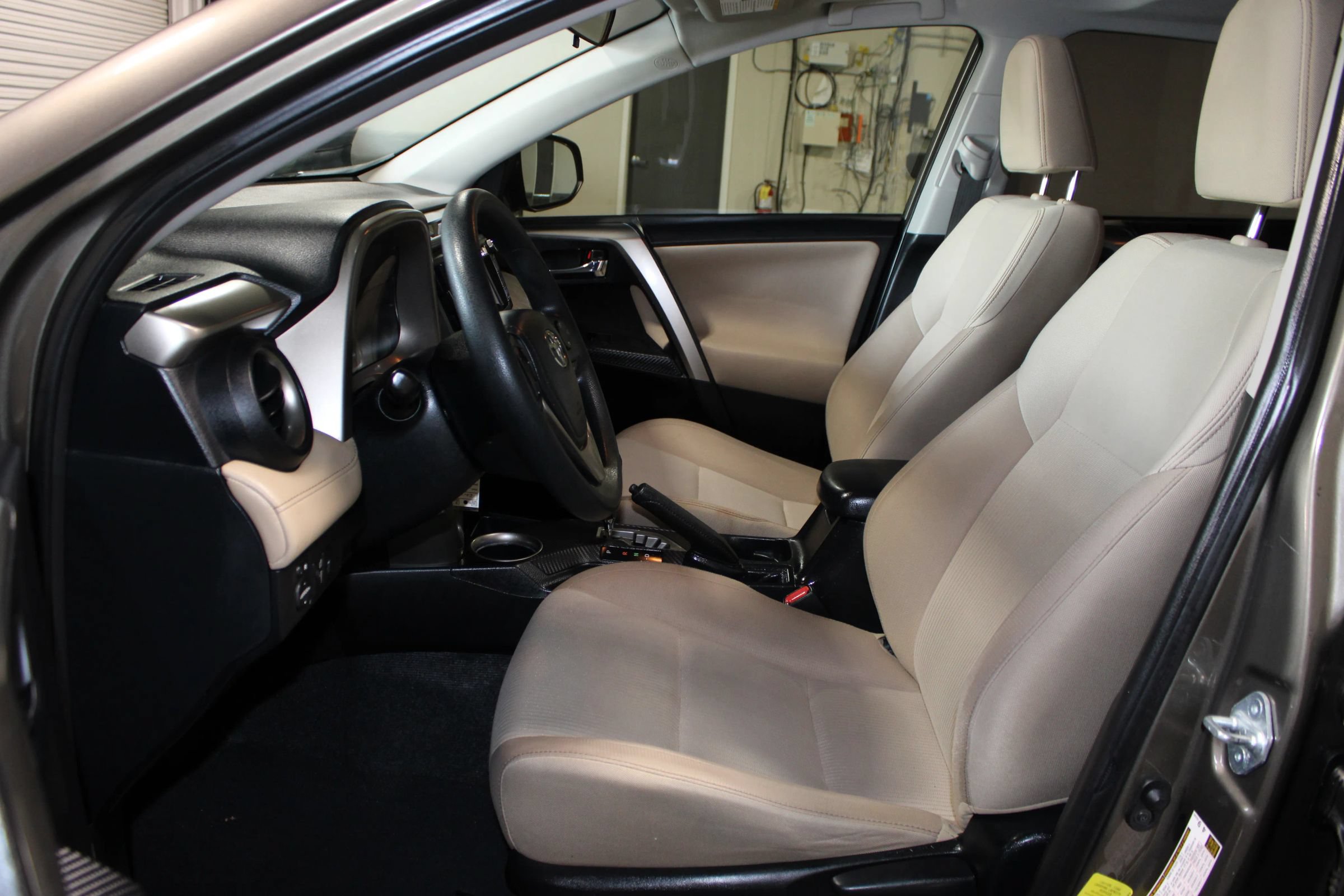 Used 2015 Toyota RAV4 XLE FWD image 21