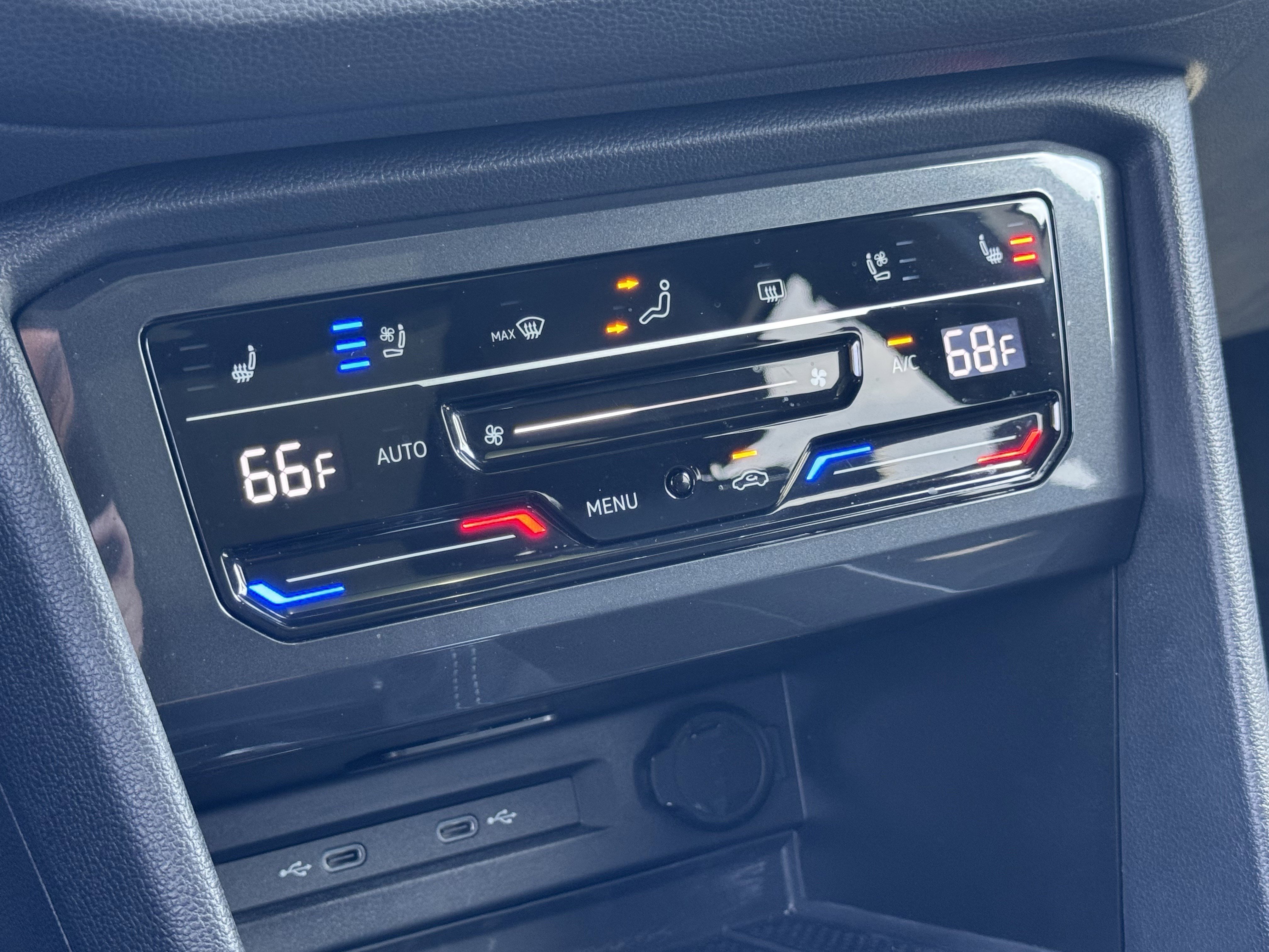 Certified 2024 Volkswagen Tiguan SEL R-Line AWD/4WD image 28