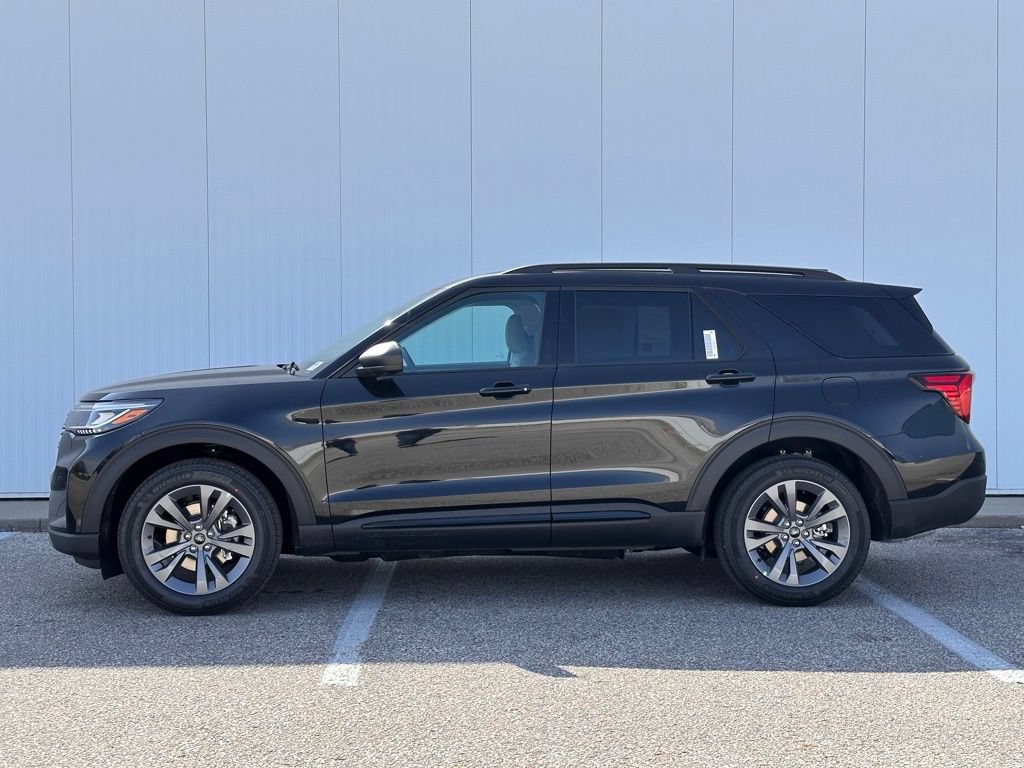New 2026 Ford Explorer Active w/ Active Comfort Package AWD/4WD image 2