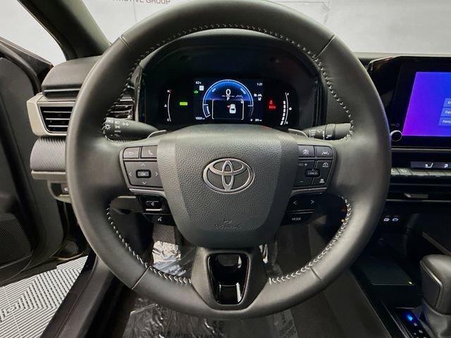 Used 2025 Toyota Camry SE image 11
