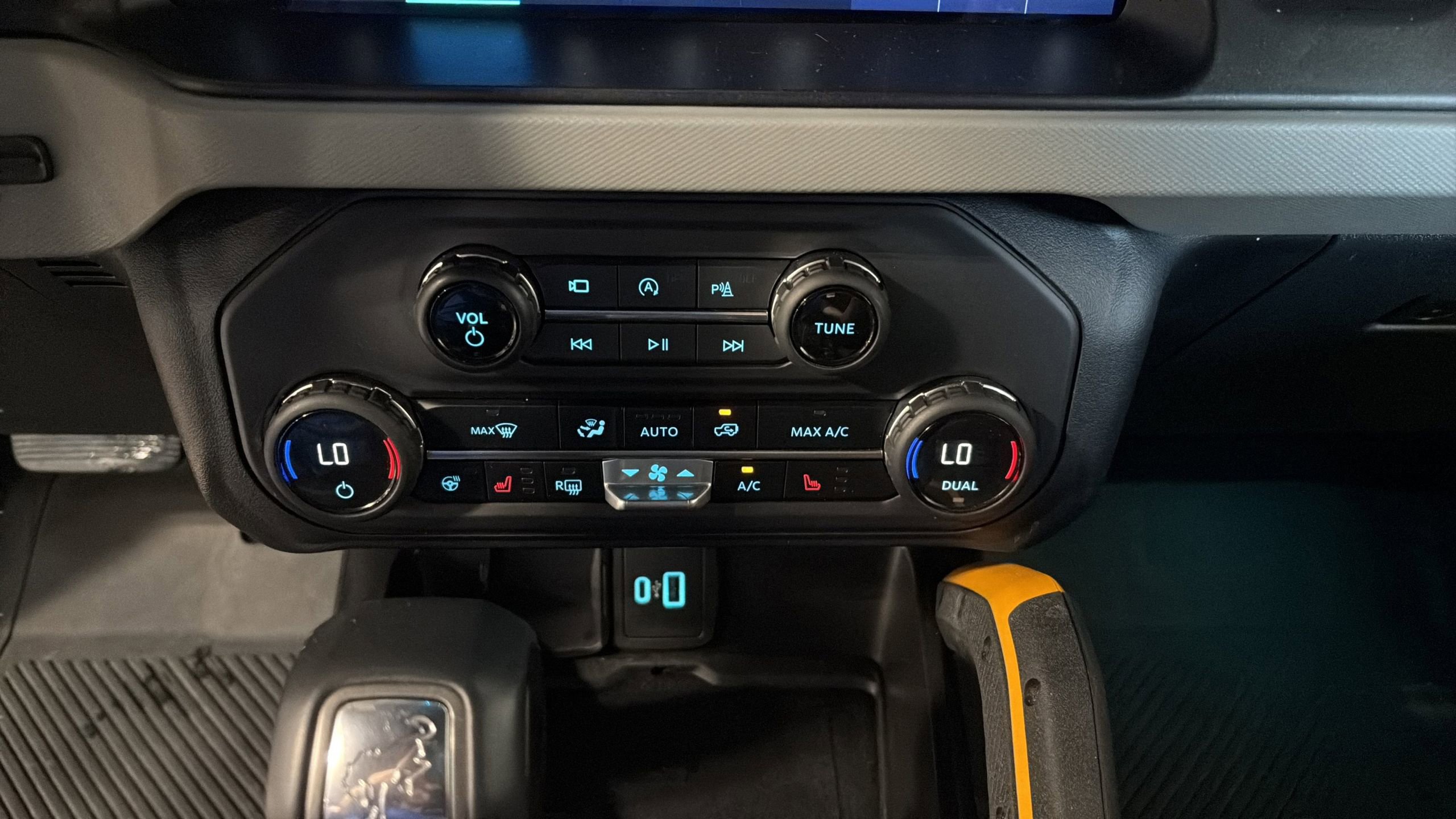 Used 2023 Ford Bronco Badlands w/ Sasquatch Package AWD/4WD image 25