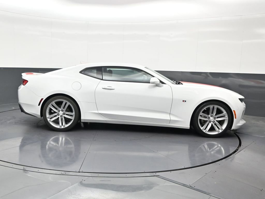 Used 2016 Chevrolet Camaro LT RWD image 7