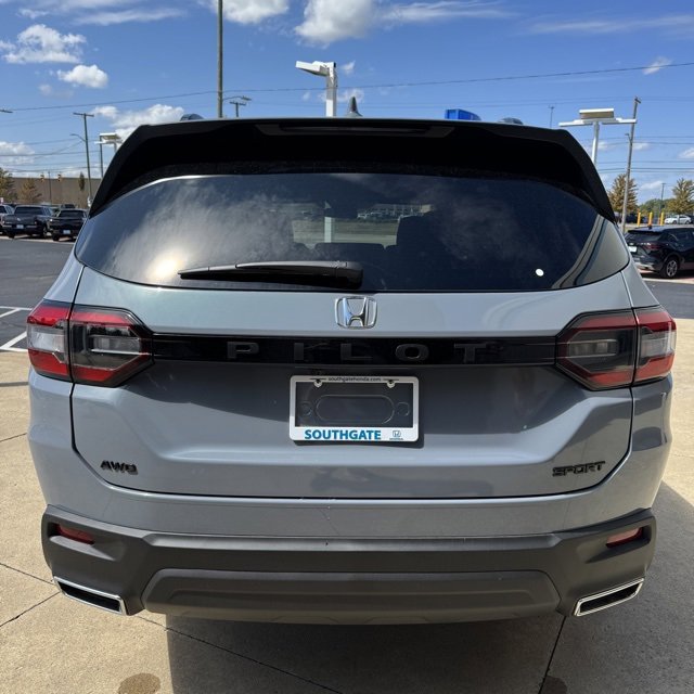 New 2025 Honda Pilot Sport image 4
