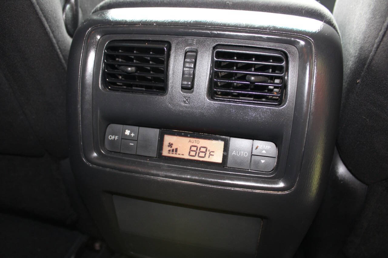 Used 2014 Nissan Pathfinder S image 36
