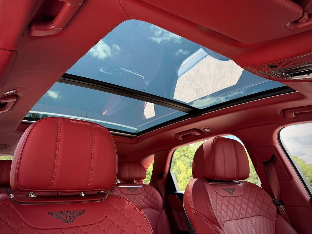 Used 2019 Bentley Bentayga AWD/4WD image 15