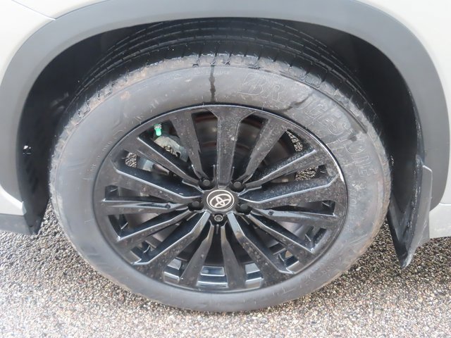 Used 2023 Toyota Highlander XSE image 16