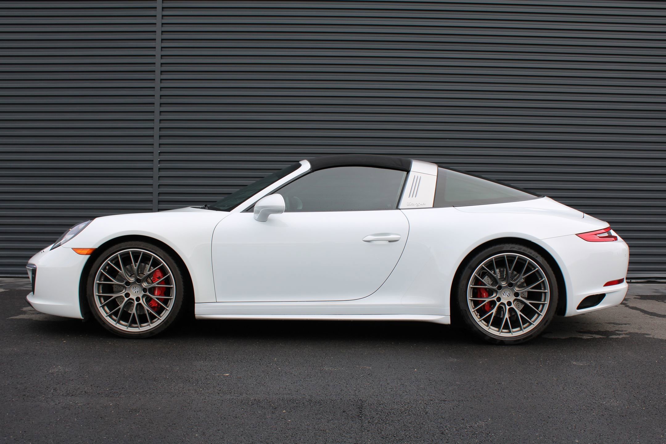 Used 2017 Porsche 911 Targa 4S image 2